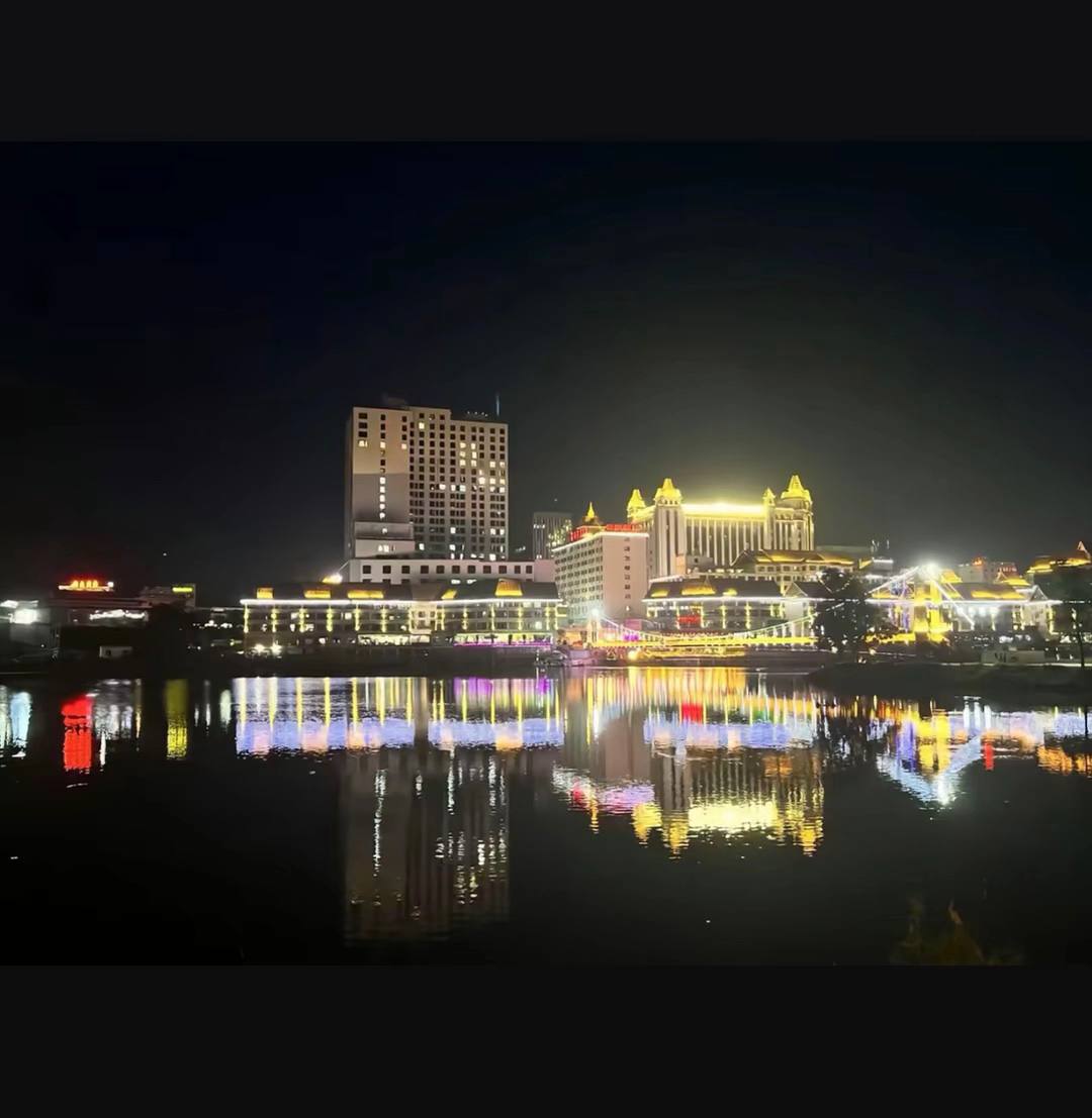 福布斯酒店夜景